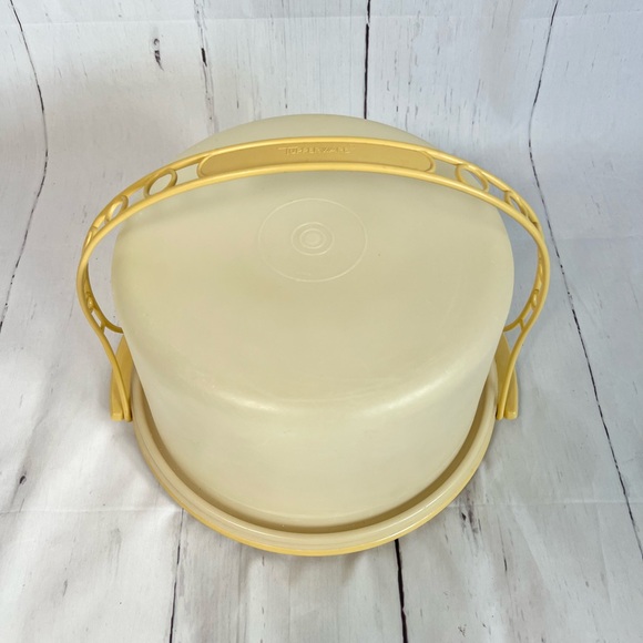 TUPPERWARE Harvest Gold Round Cake Plate and Lid Carrier Vintage MCM Retro - Picture 2 of 6